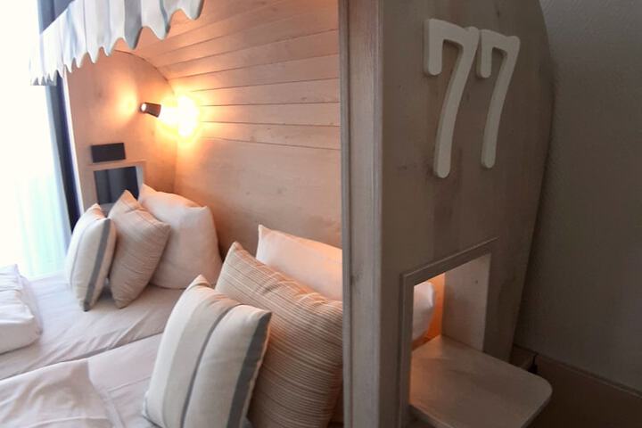 Room 6 of 42