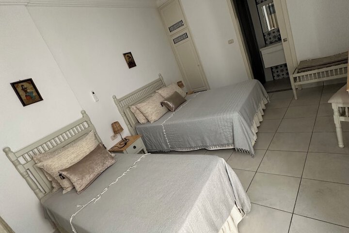 Room 13 of 28