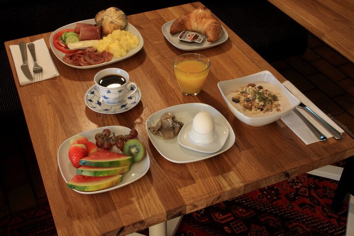 Breakfast/Coffee Service 29 of 44