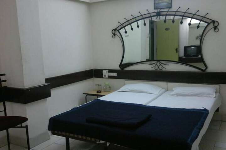 Room 7 of 24