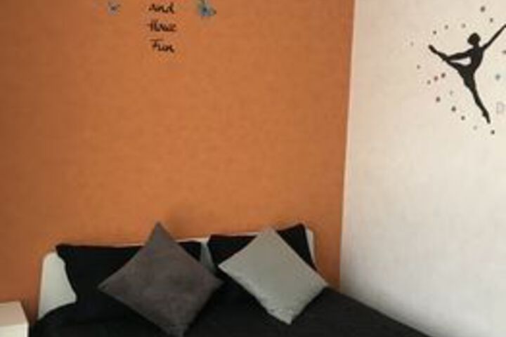 Room 5 of 18