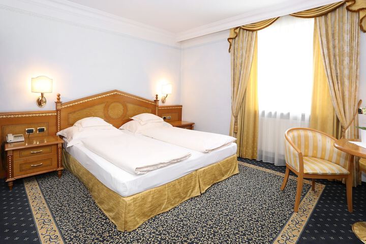 Room 7 of 54