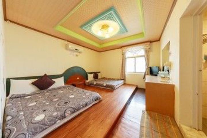 Room 32 of 40