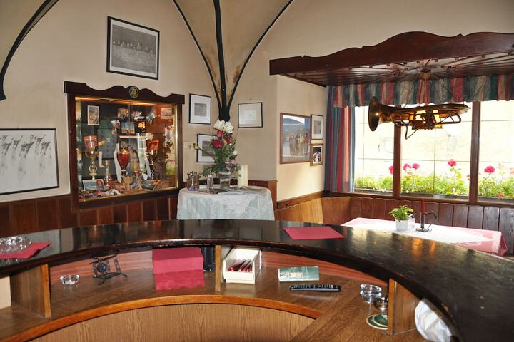 Lounge 42 of 57