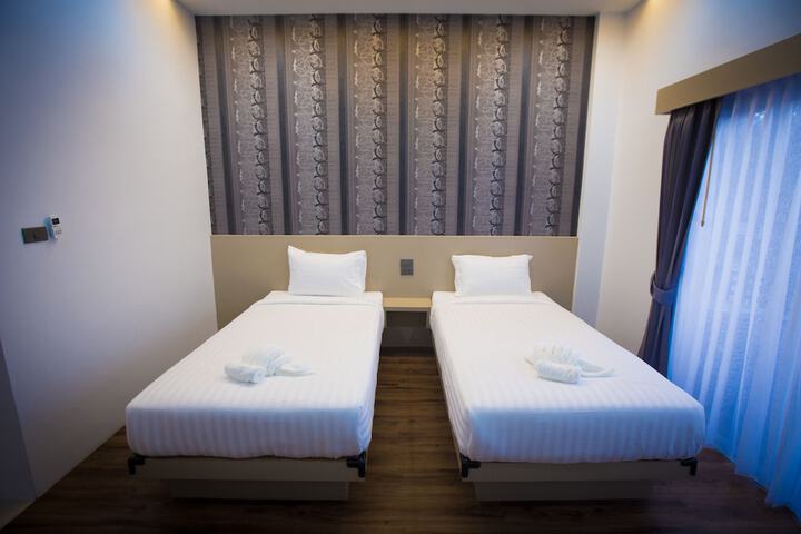 Room 33 of 83