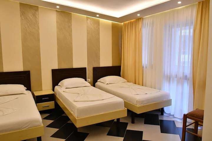 Room 16 of 65