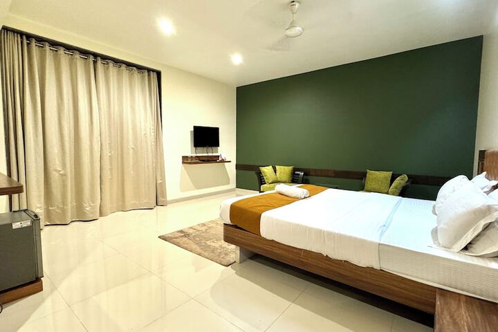 Room 28 of 86