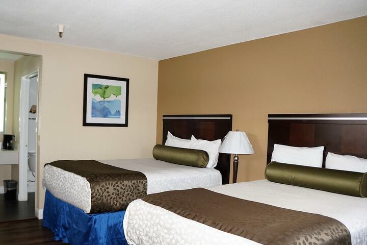 2 Double Beds (5 of 8)