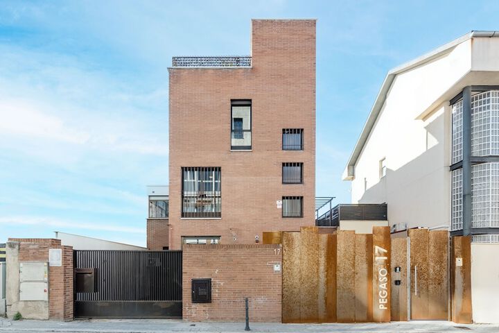 Exterior of Square Rooms by Charming