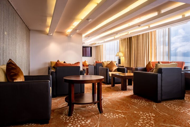 Lounge 62 of 64