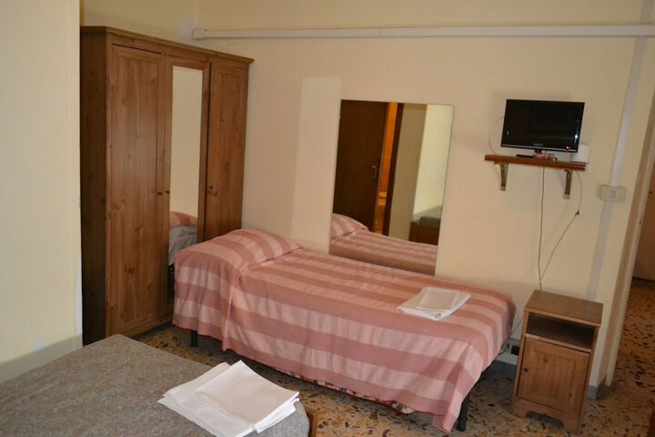 Room 8 of 17