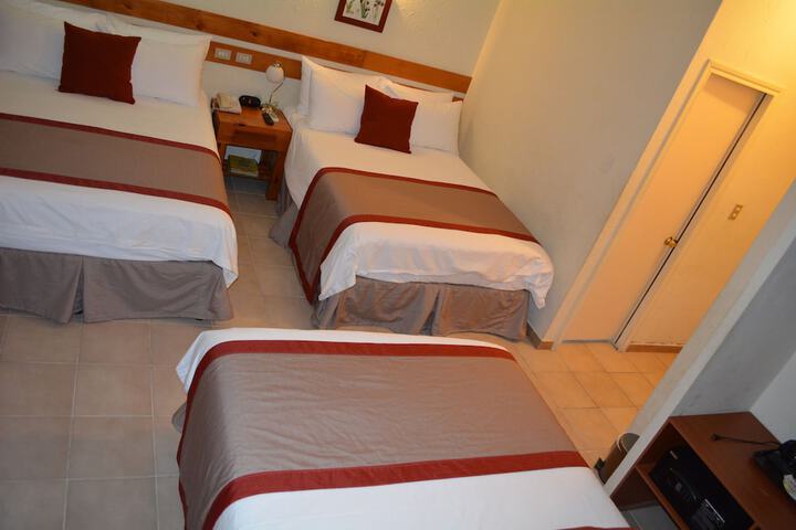 Room 9 of 38