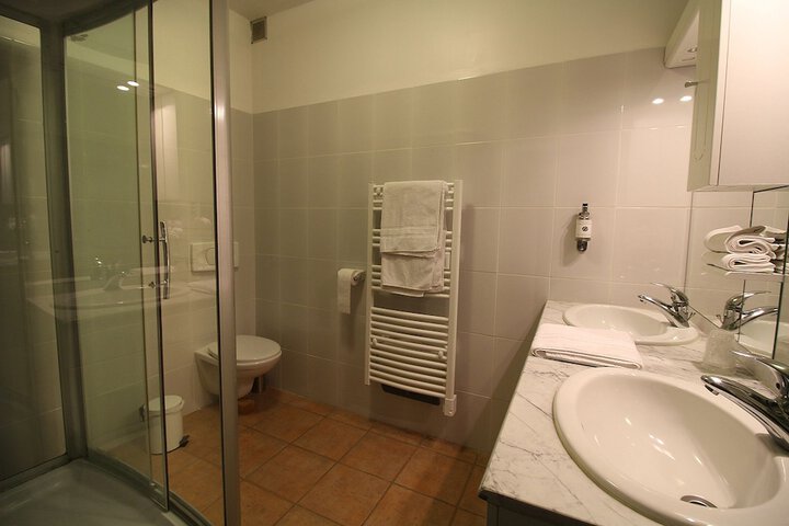 Room 40 of 48