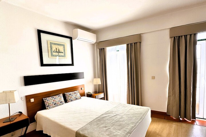 Room 12 of 28