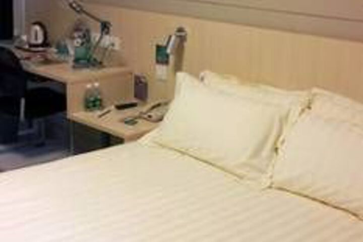 Room 4 of 29