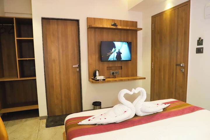 Room 5 of 36