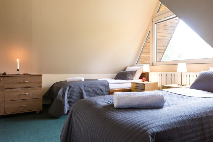 Room 5 of 180