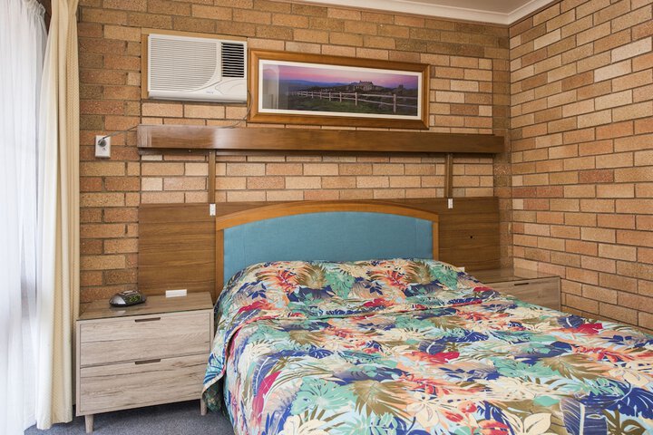 Room 8 of 25