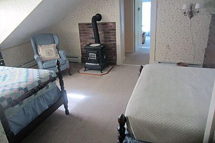 Room 13 of 25