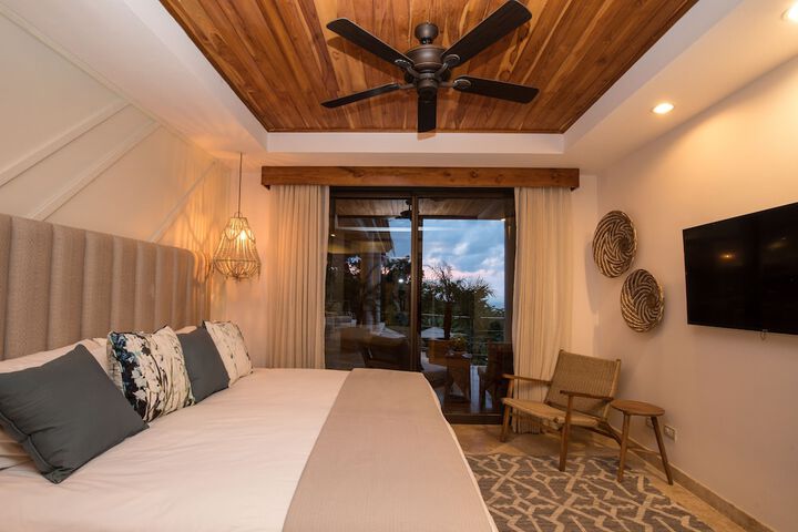 Room 2 of 44