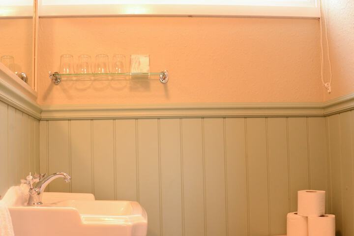 Room 36 of 62