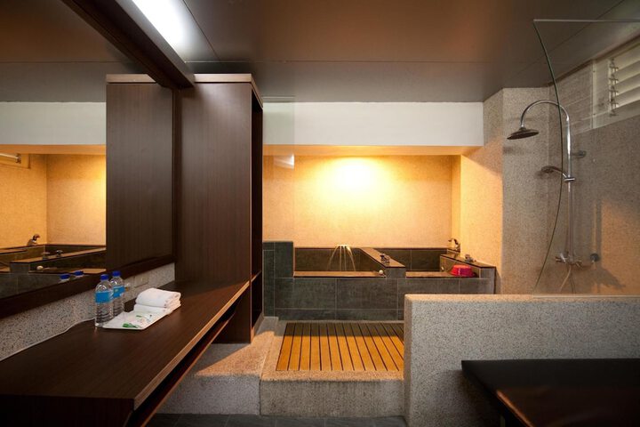 Room 17 of 30