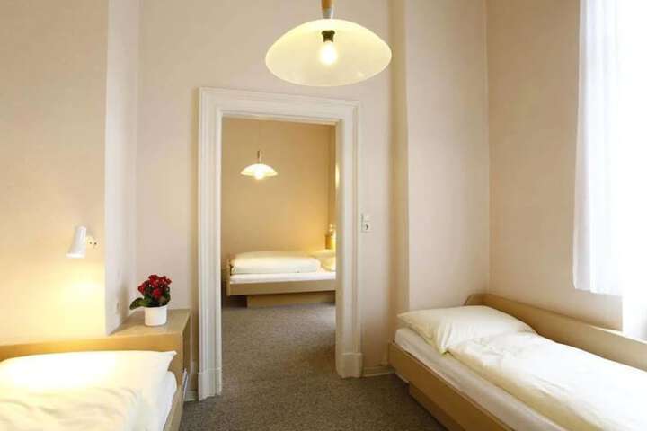 Room 7 of 12
