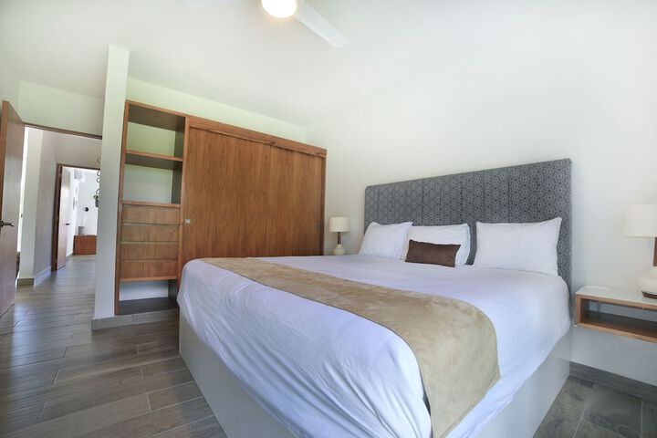 Room 3 of 34