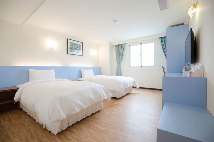 Room 13 of 48