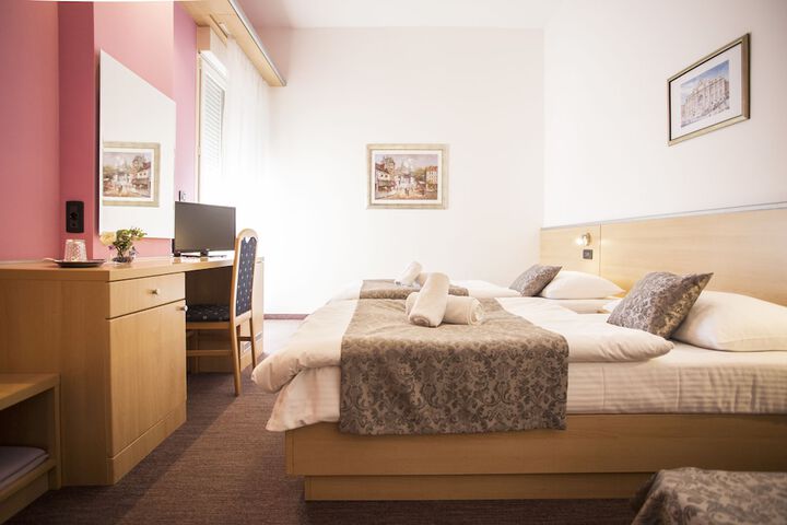 Room 11 of 39