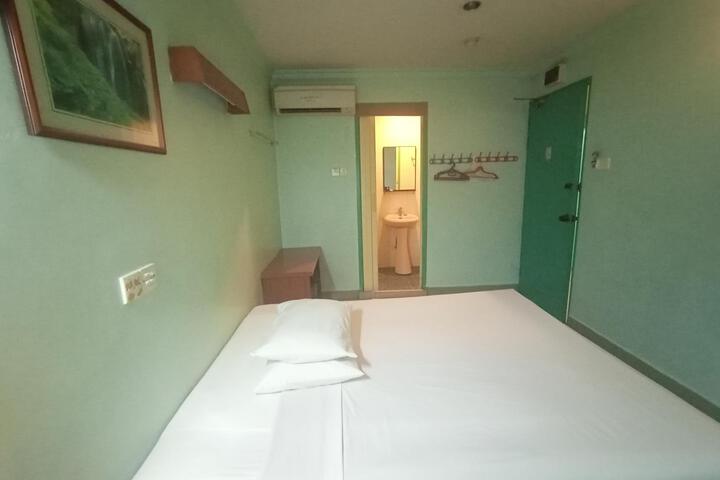 Room 6 of 47