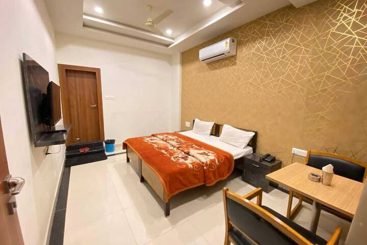 Room 2 of 11