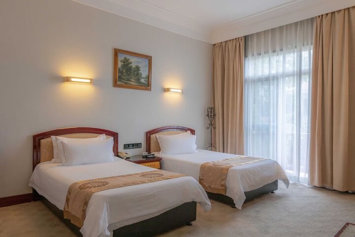 Room 10 of 40