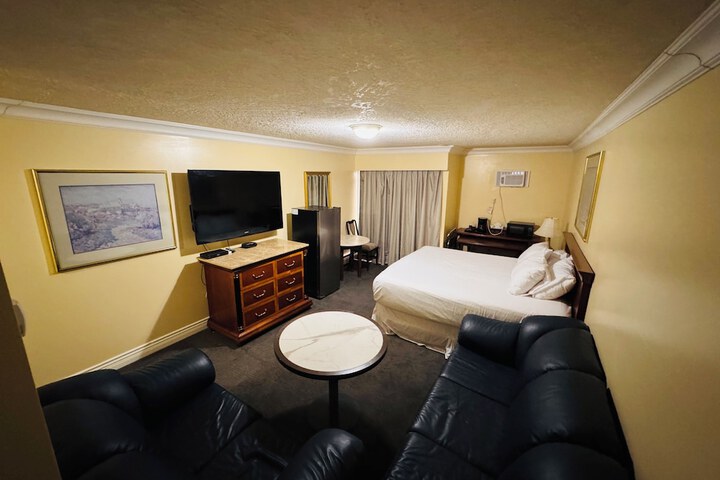 Room 50 of 77