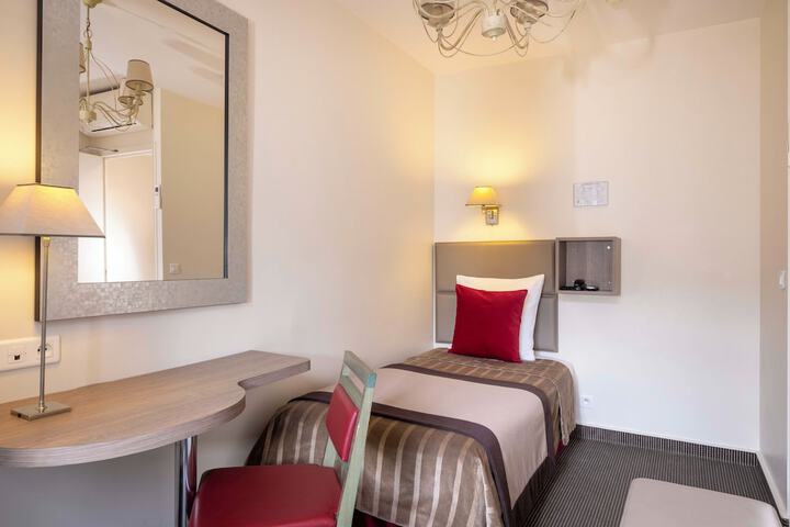Room 12 of 73