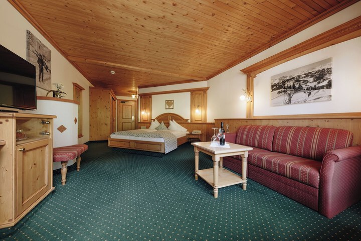 Room 8 of 27