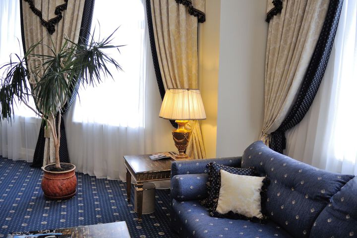 Room 10 of 94