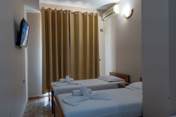 Room 19 of 178