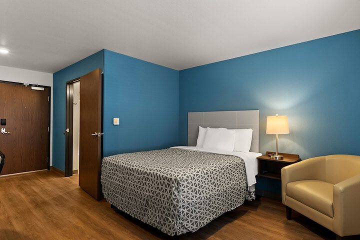 Room 16 of 28