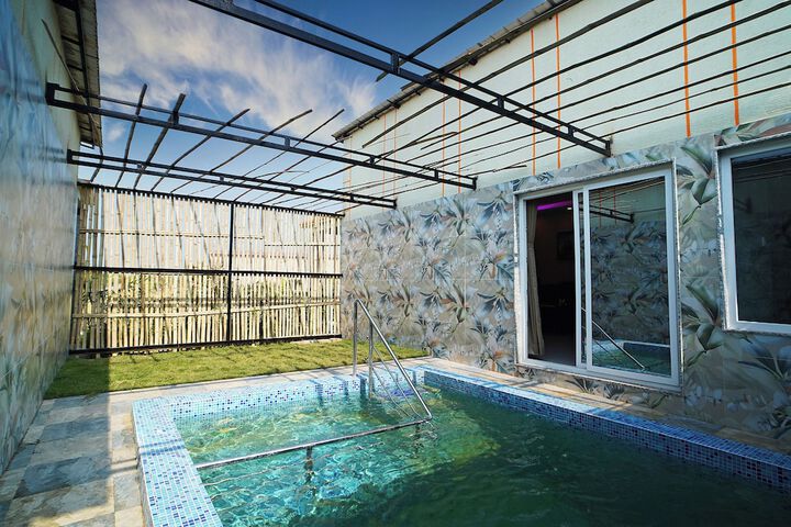 Pool 40 of 72