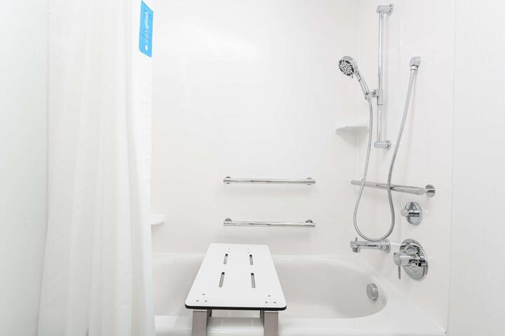1 King Hearing Accessible (8 of 13)