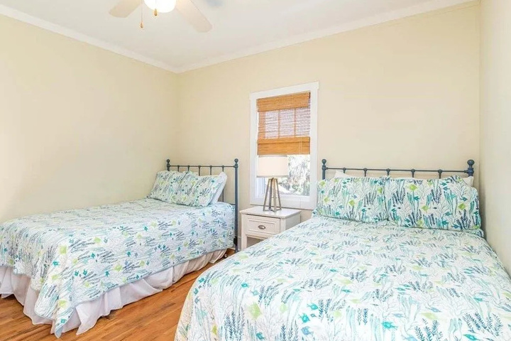 Room 4 of 16