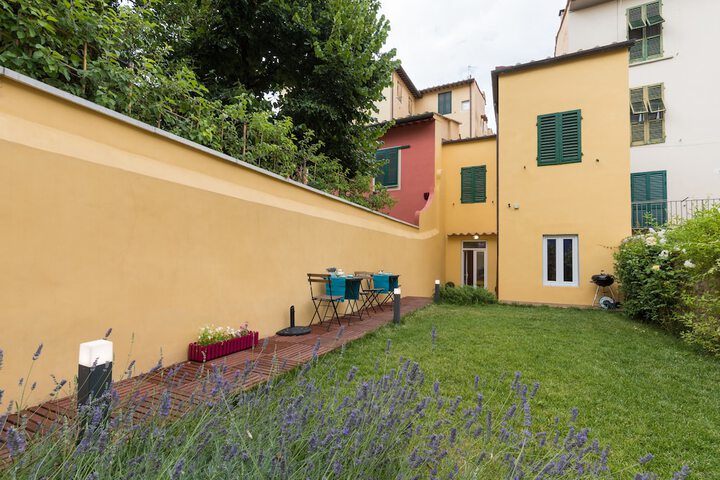 Hotel Exterior 30 of 32