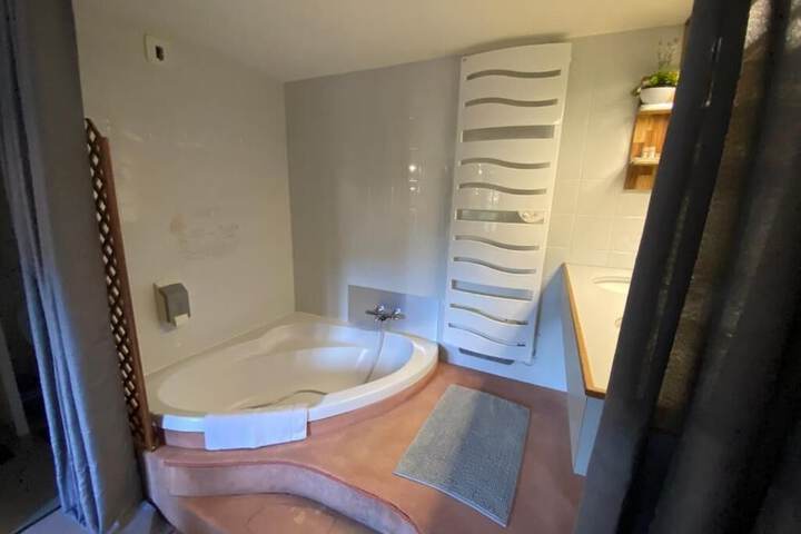 Room 16 of 18