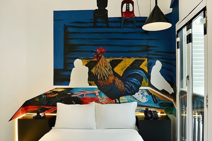 Room 12 of 66