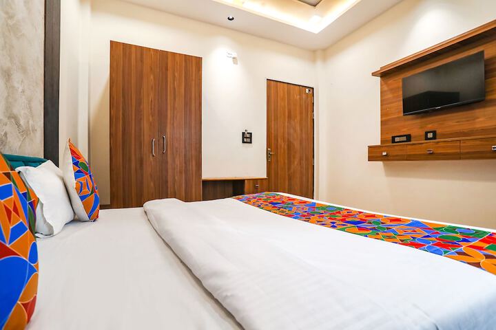 Room 11 of 26