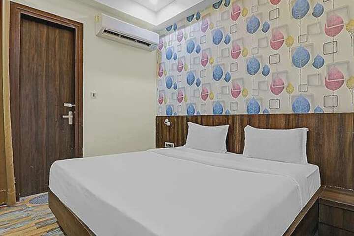 Room 17 of 27