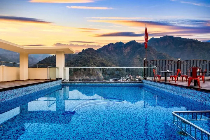 Pool 14 of 29