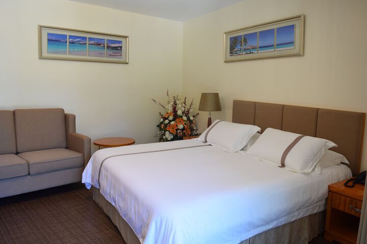 Room 25 of 77