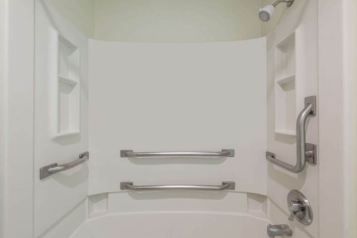 Basic Queen Bed (4 of 13)